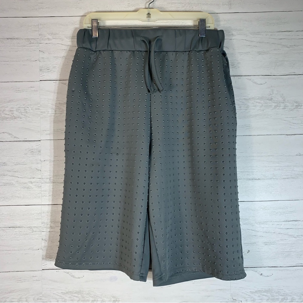 M. Society mens gray drawstring bermudas size L with relieve design